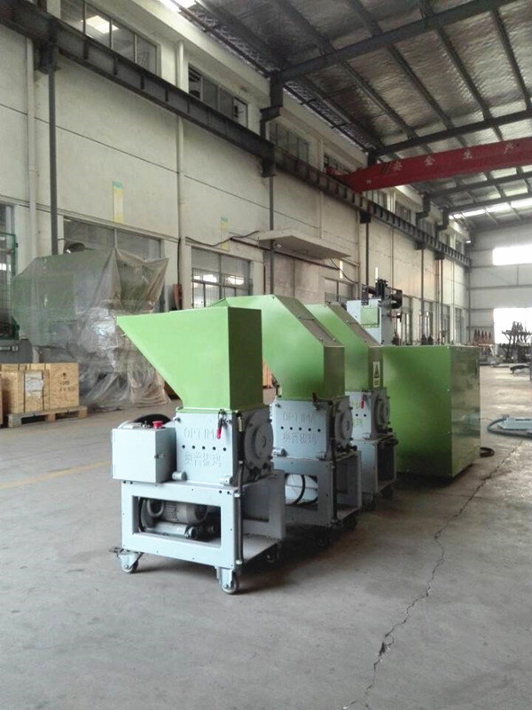 in-line crusher for injection molding waste