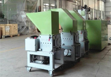 in-line crusher for injection molding waste